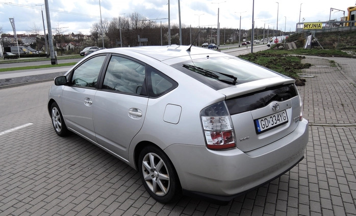 Toyota Prius cena 15400 przebieg: 299999, rok produkcji 2004 z Gdynia małe 106